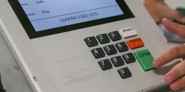 Jovens de 16 a 18 anos tem até o dia 8 de maio para tirar o título de eleitor