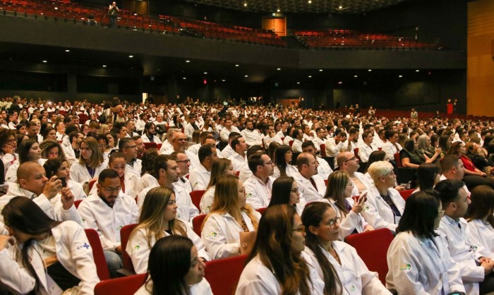 Brasil tem 575.930 médicos ativos: 2,81 por 100 mil habitantes