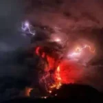 VÍDEO: vulcão entra em erupção na Indonésia e pode provocar tsunami