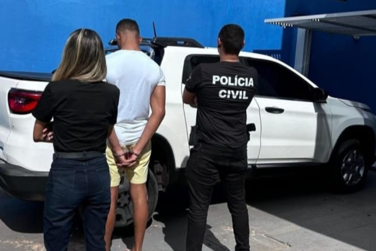 Homem joga mulher de carro e a atropela após discussão em Marabá