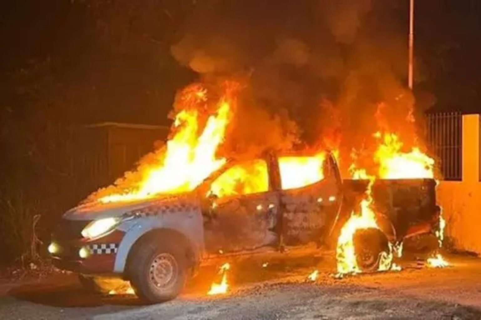 Viatura usada em operações de combate ao desmatamento é incendiada no Pará