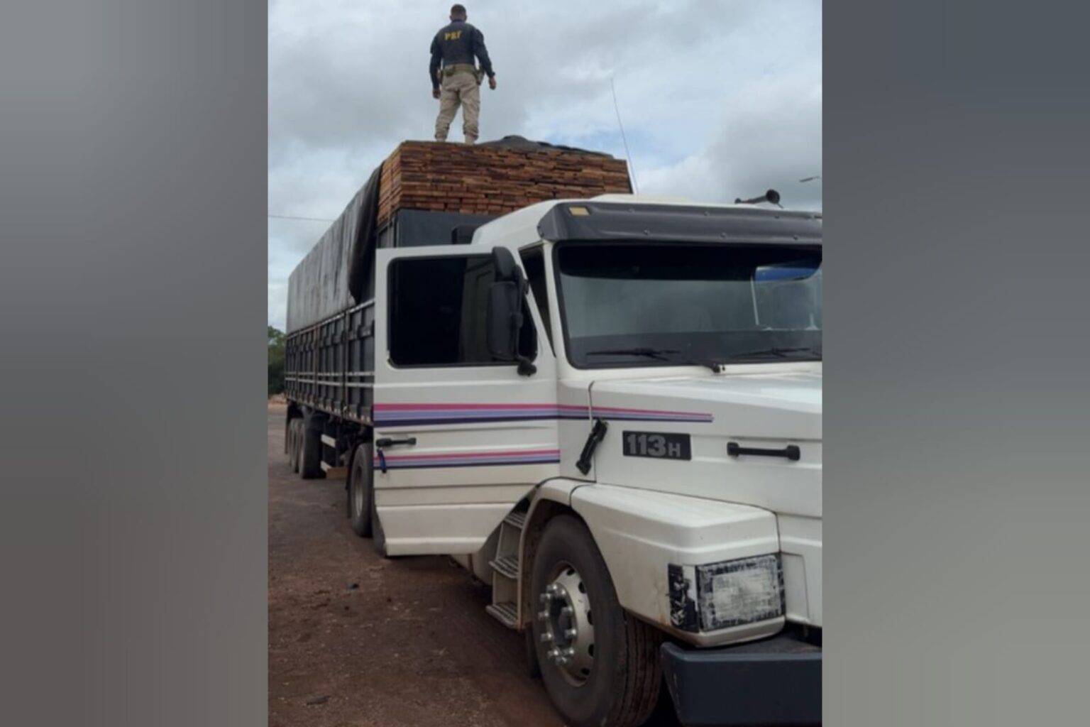 PRF apreende 84 m³ de madeira ilegal em São Domingos do Araguaia