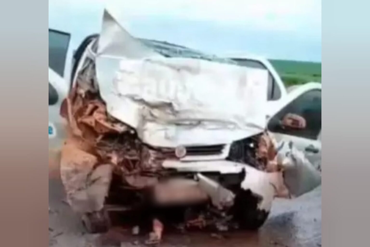 Colisão entre carro e carreta deixa uma pessoa morta na BR-010