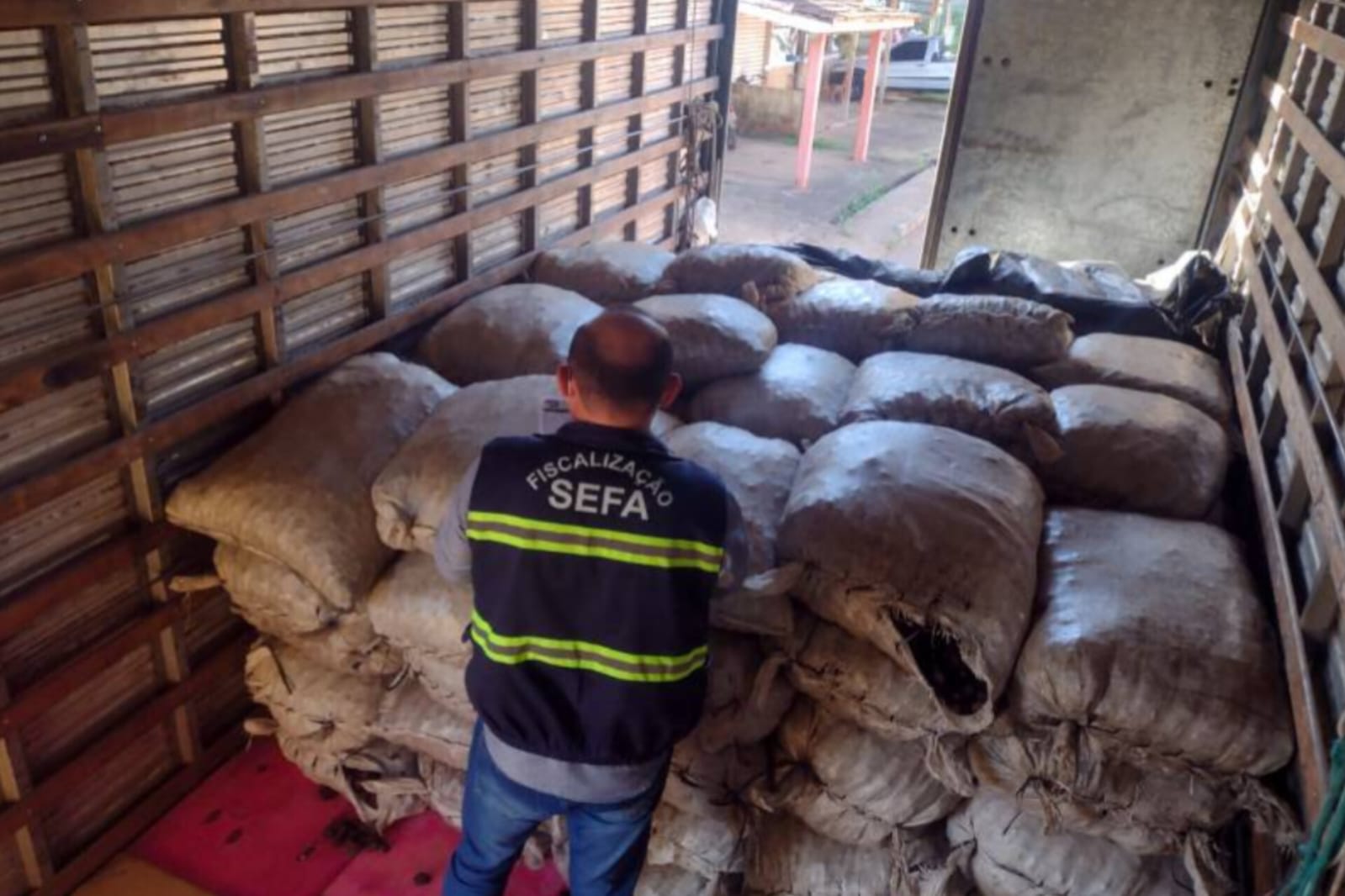 Sefa apreende 4,75 toneladas de castanha do Pará em Dom Eliseu