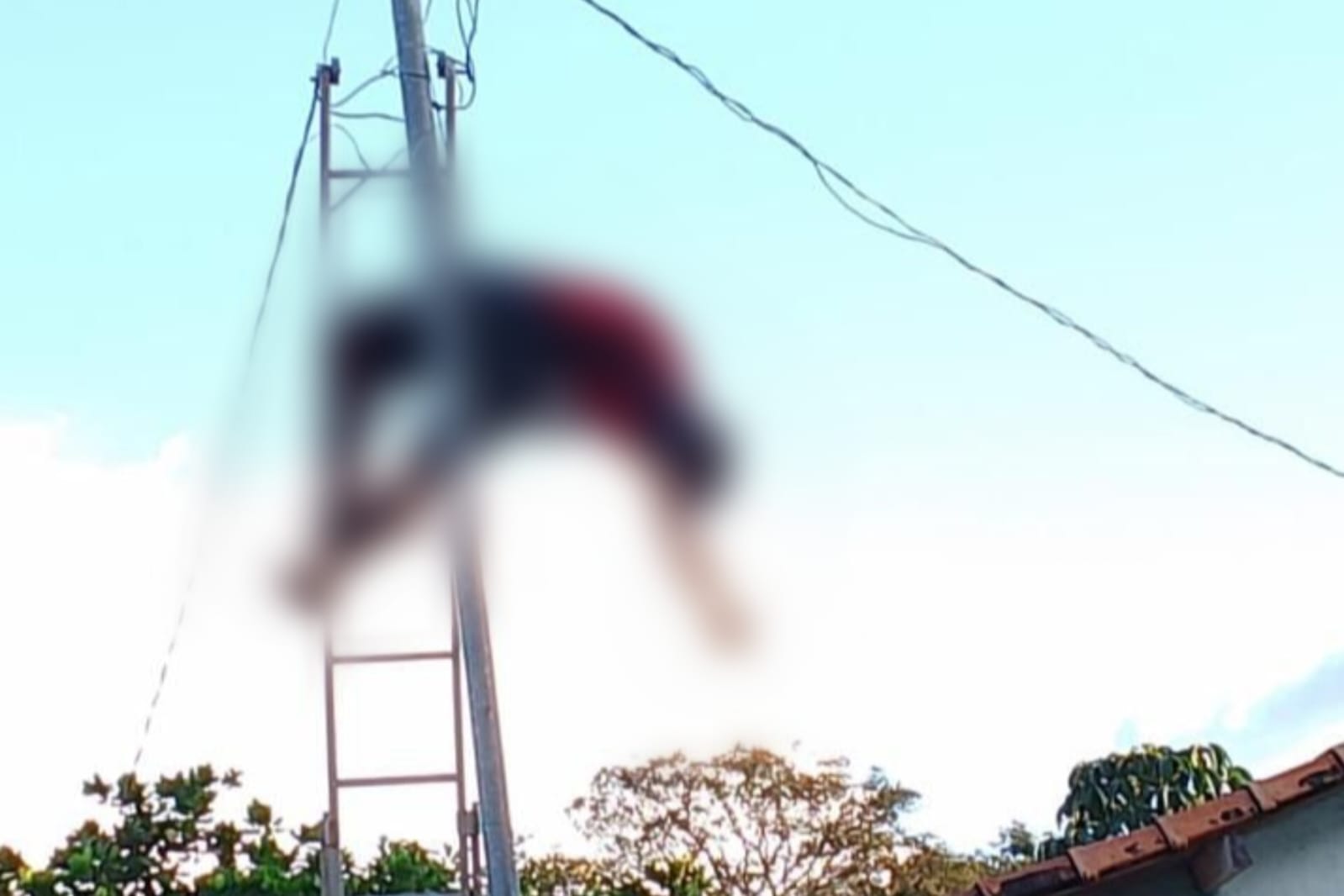 Homem morre eletrocutado pendurado em poste em São João do Araguaia