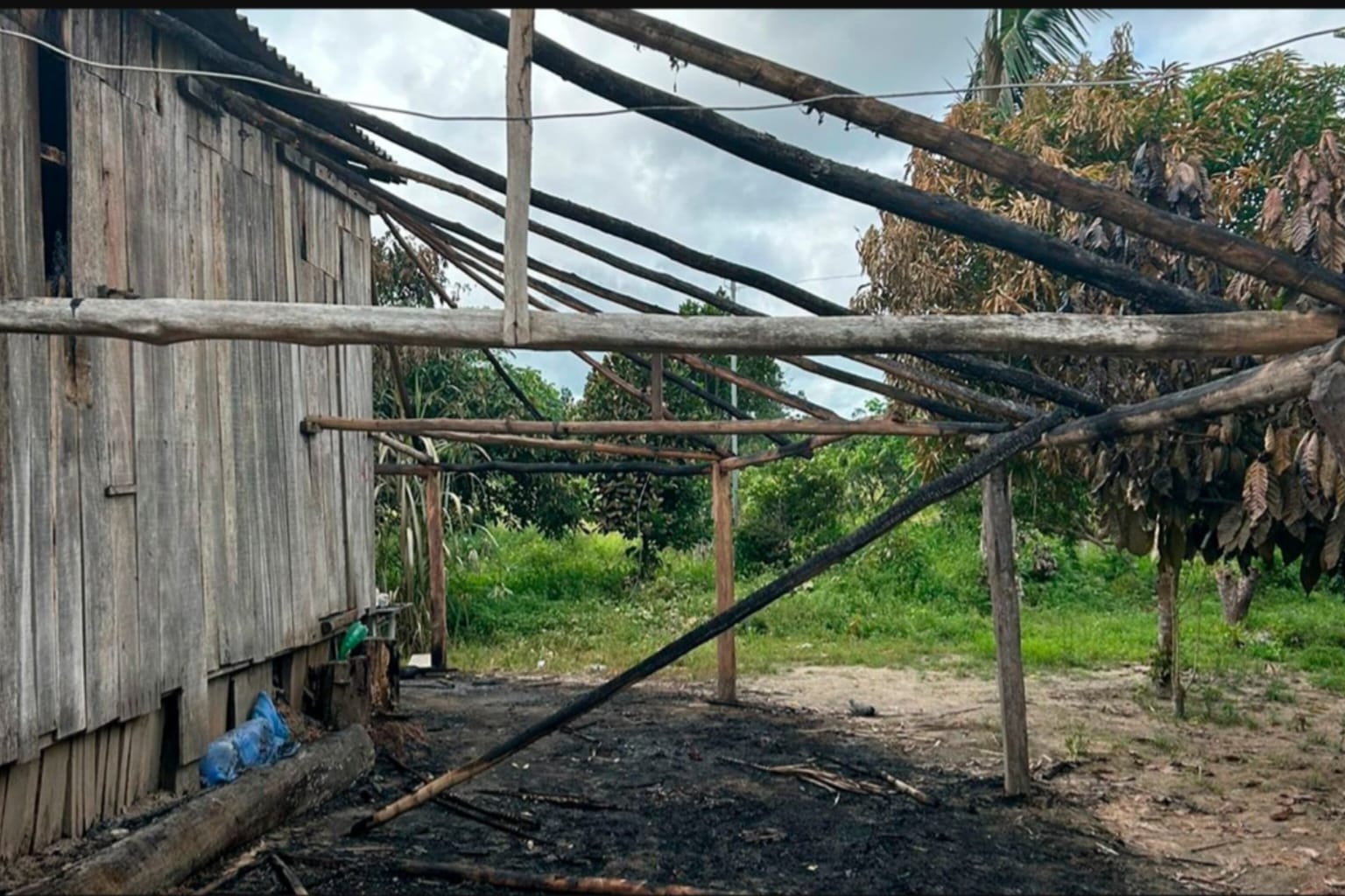 Homem incendeia casa de mulher por causa da religião dela em Anapu