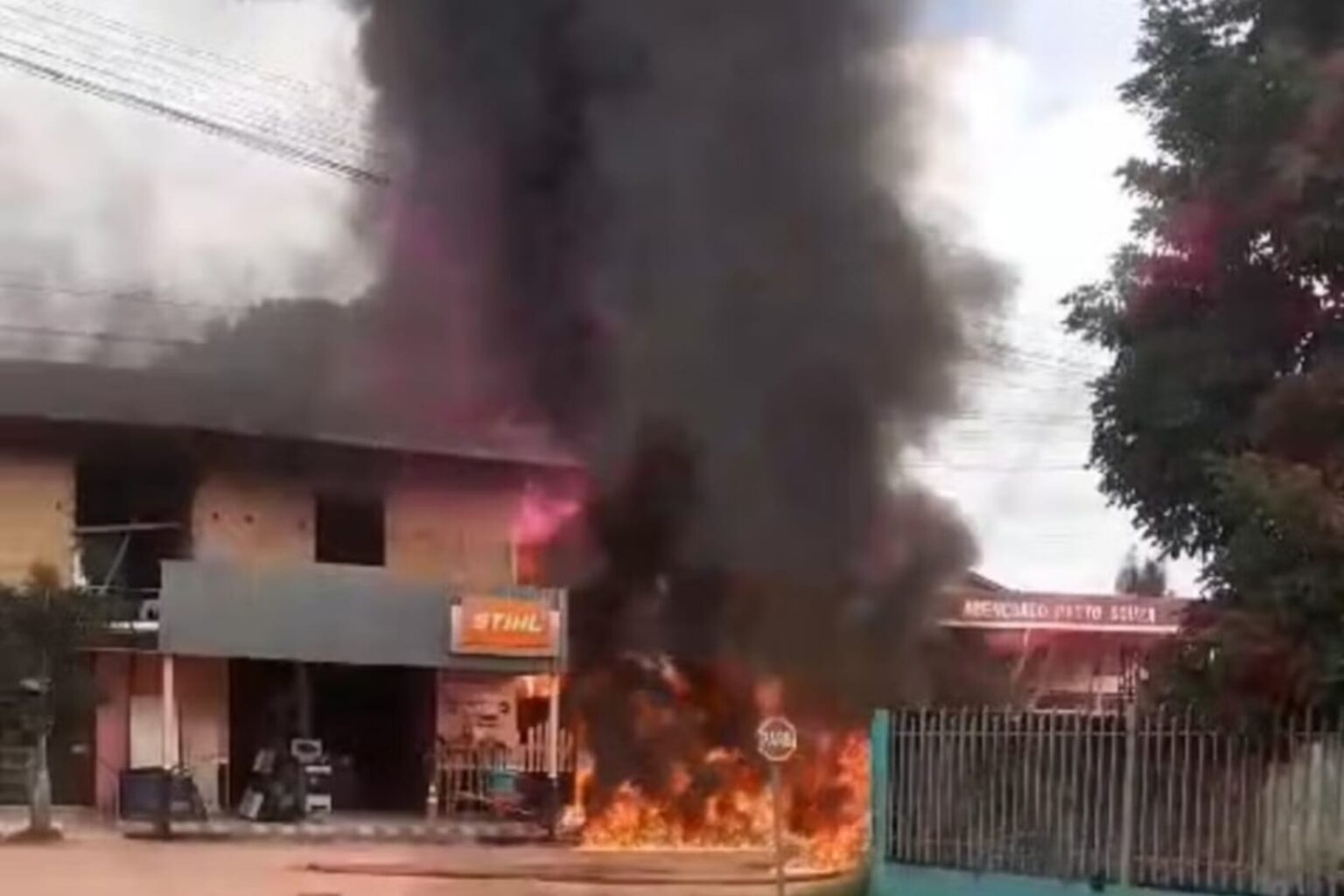 Posto de combustível pega fogo no oeste do Pará