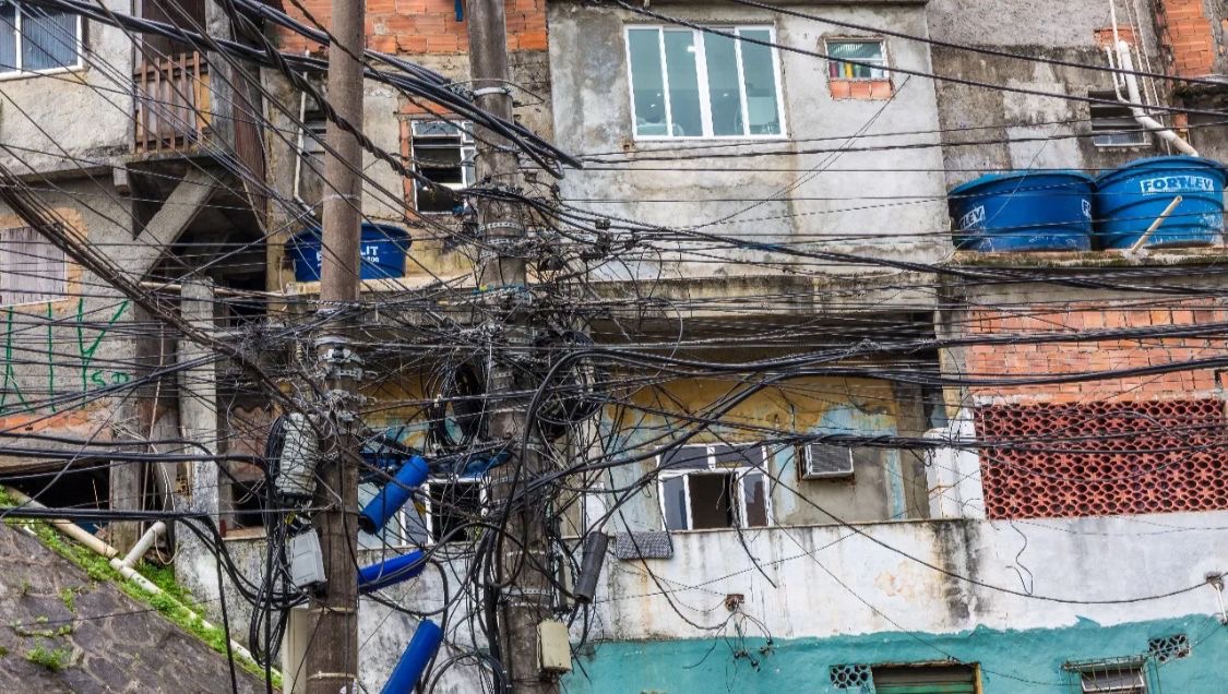 Equatorial Pará orienta sobre cuidados com rede elétrica em construções