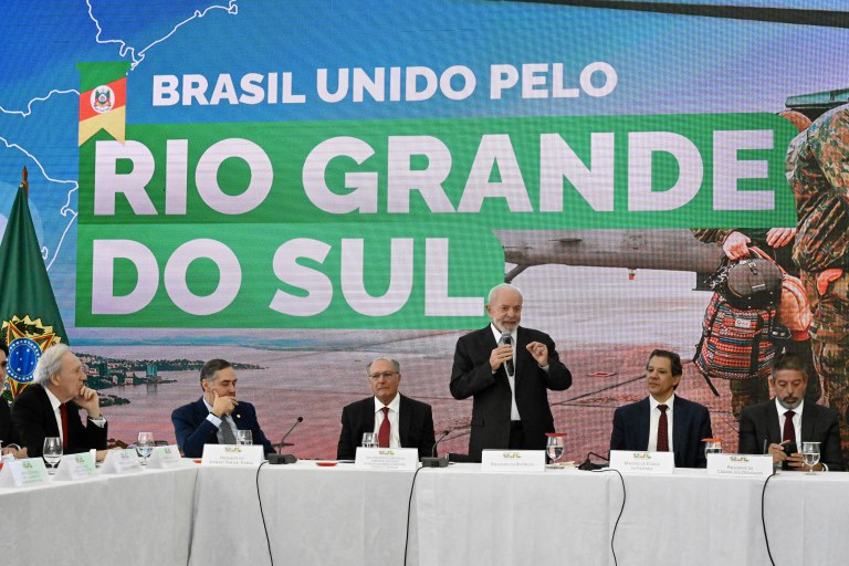 Governo federal anuncia Pix de R$ 5,1 mil para famílias do RS