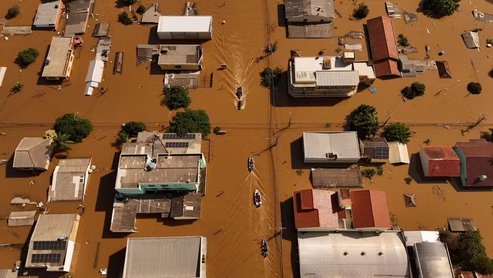 Sobe para 83 o número de mortos após enchentes que atingem o RS