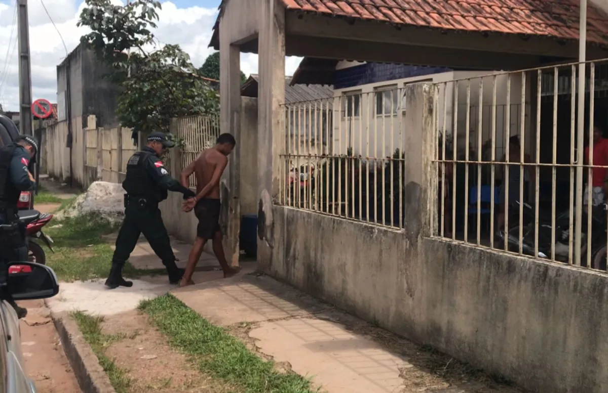 Filho é preso após ameaçar a mãe com faca e facão no Pará