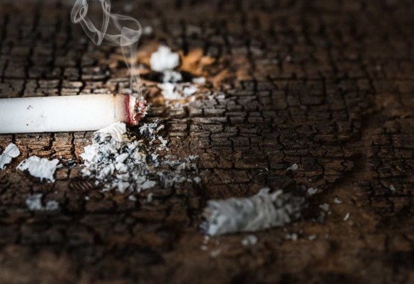 Governo avalia elevar preço do cigarro para compensar desoneração