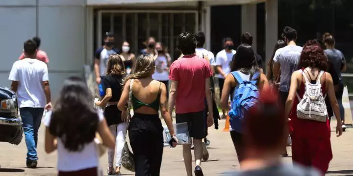 Revisão de dados indica recuo em número de jovens nem-nem