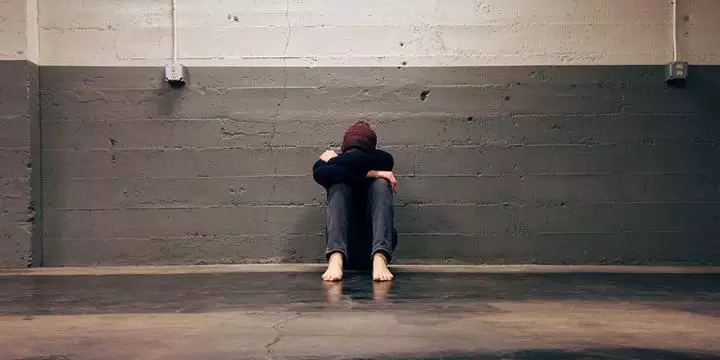 Homem começa terapia após descobrir que seguia filha no OnlyFans