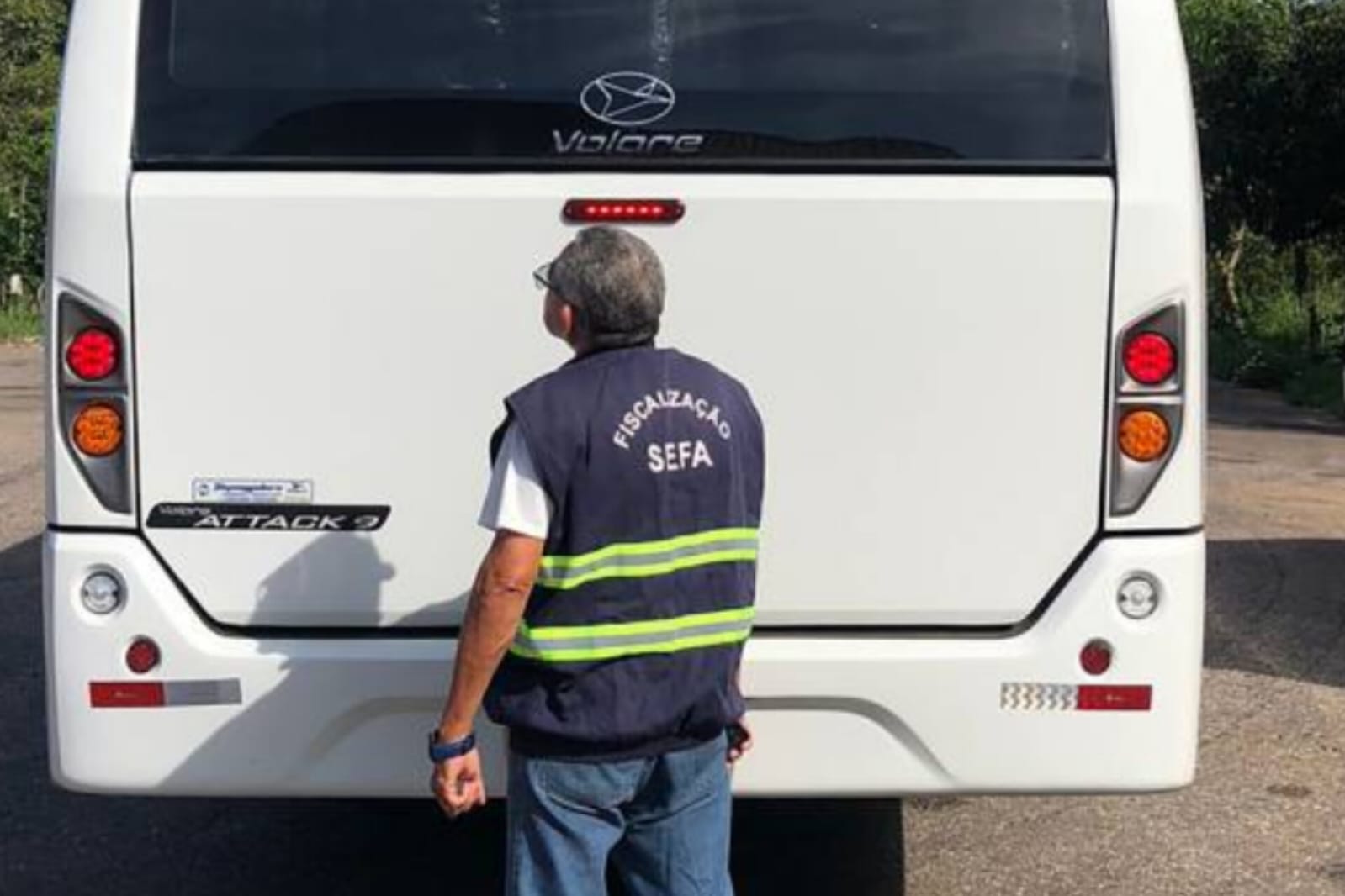 Sefa apreende micro-ônibus em Conceição do Araguaia