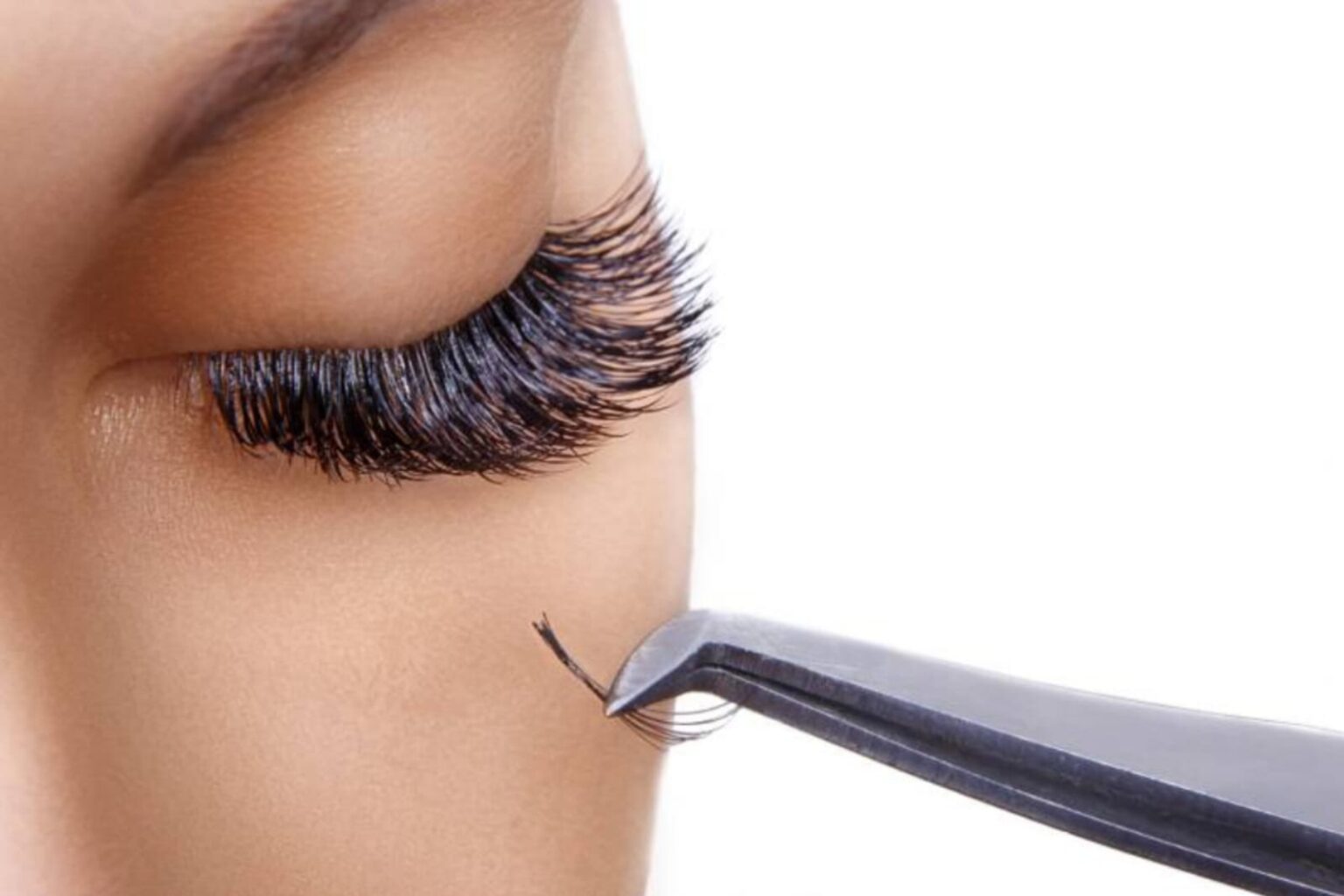 Sespa alerta sobre riscos do uso de colas instantâneas em procedimentos de estética