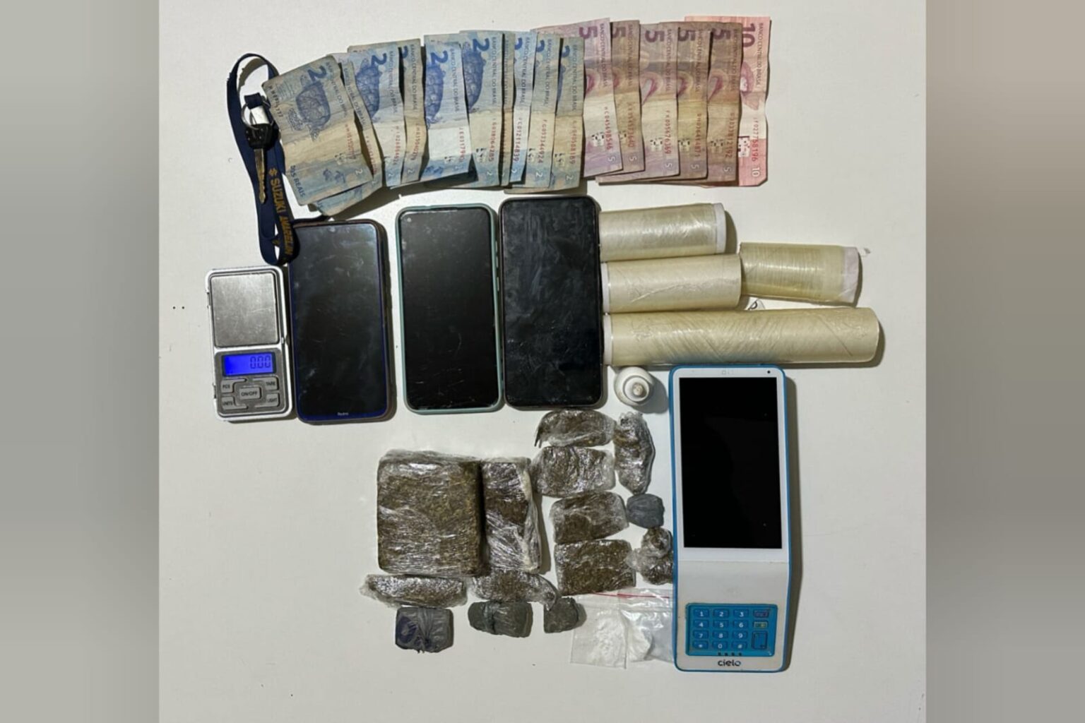 Dupla é presa suspeita de vender drogas em Redenção