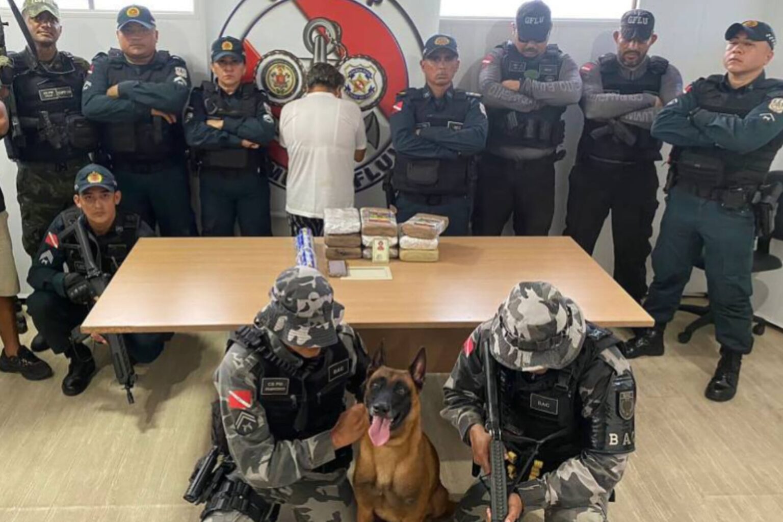 Ação policial apreende mais de 10 kg de drogas em embarcação no Marajó
