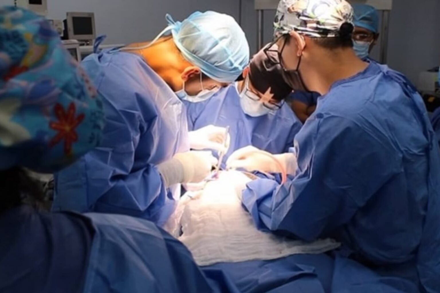 Médicos retiram 150 larvas de mosca da boca de mulher