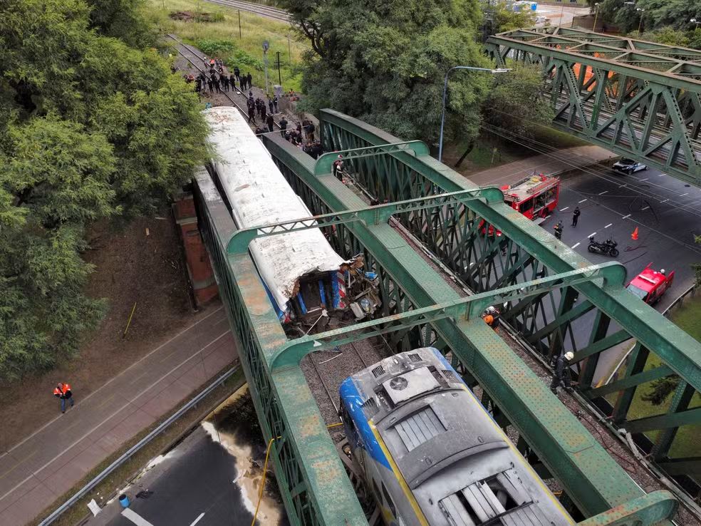 Choque entre trens deixa 60 feridos em Buenos Aires