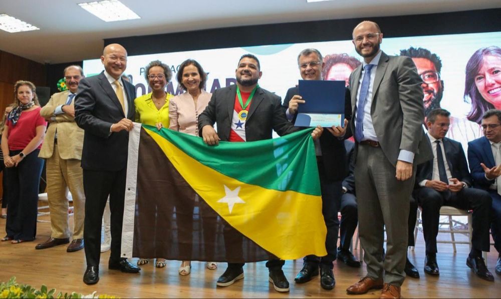 Alfabetizado pela irmã, professor paraense vence olimpíada de matemática