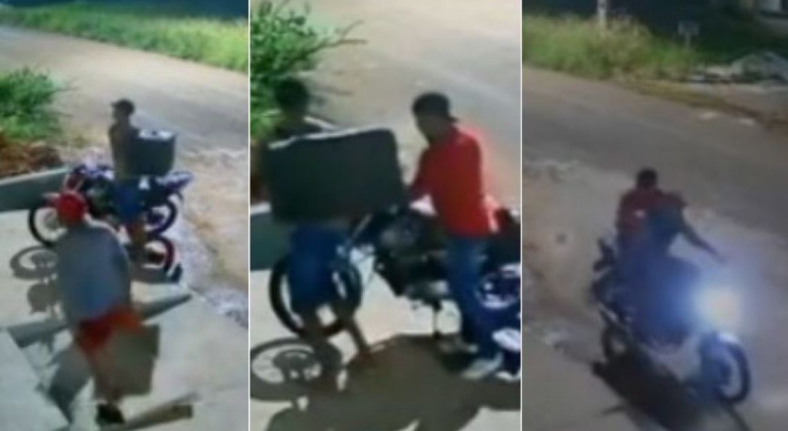 Vídeo: dupla rende entregador, assalta residência e leva motocicleta no Pará