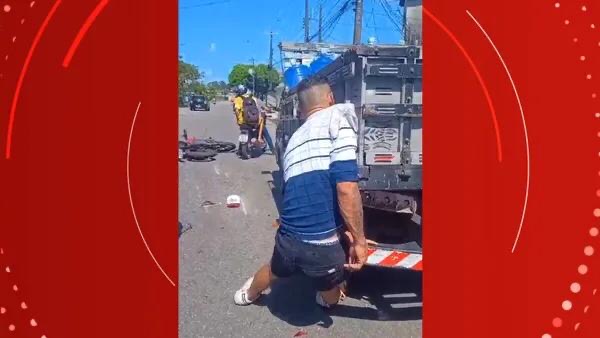 Homem fica pendurado pelo ombro em caminhão após acidente no Pará