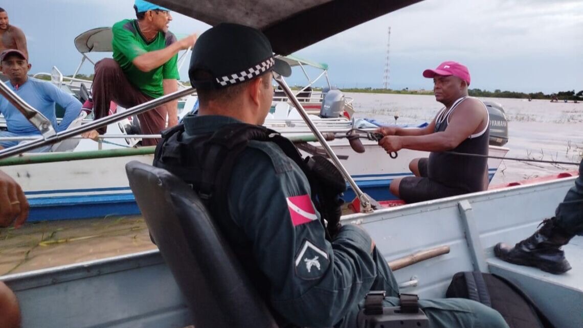 Homem morre após embarcação que transportava porcos afundar no Pará