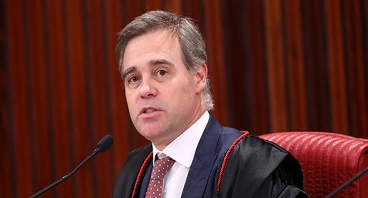 André Mendonça toma posse no TSE em substituição a Alexandre de Moraes