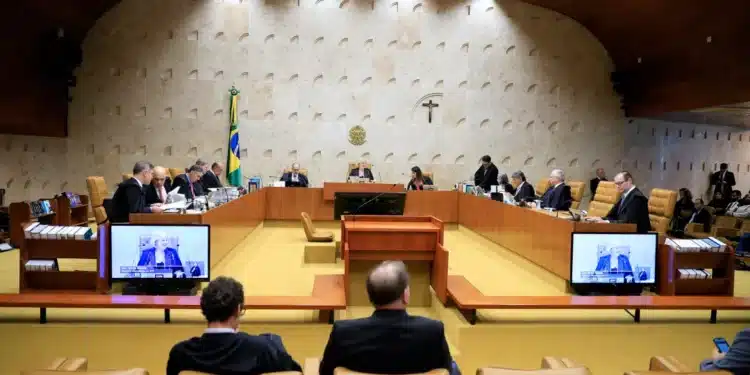 STF vai monitorar redes sociais para combater fake news, diz revista