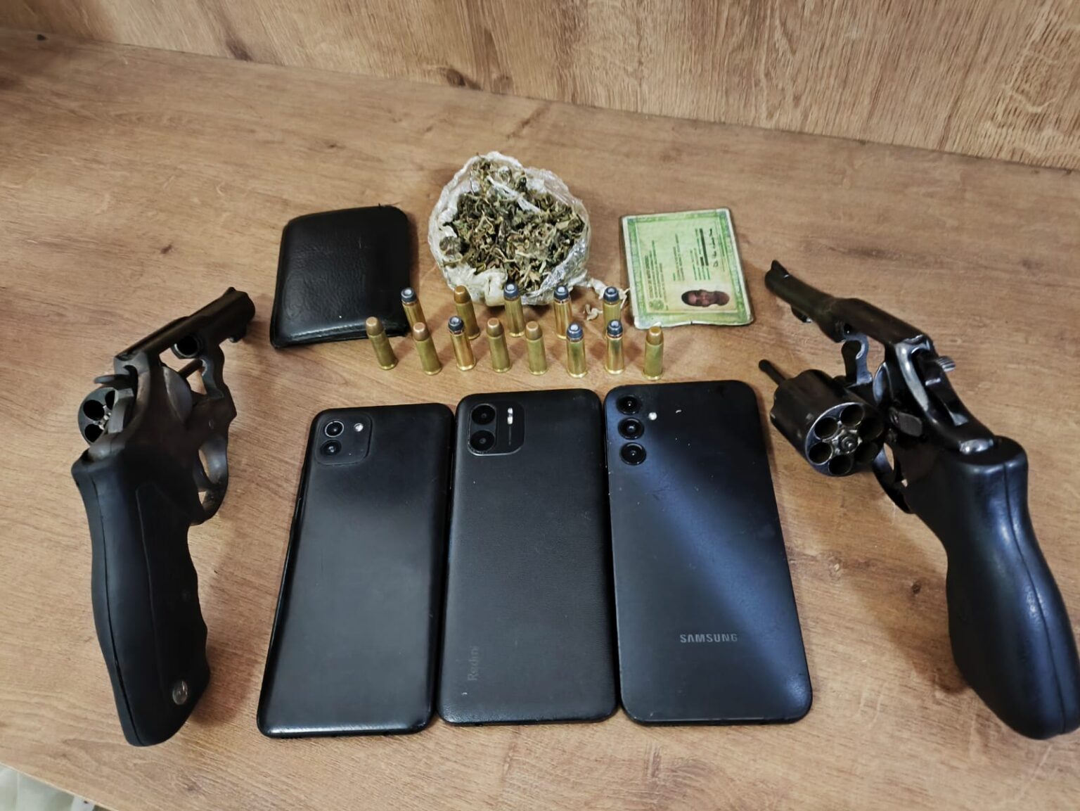 Homem é preso em flagrante por porte ilegal de arma e tráfico de drogas em Parauapebas
