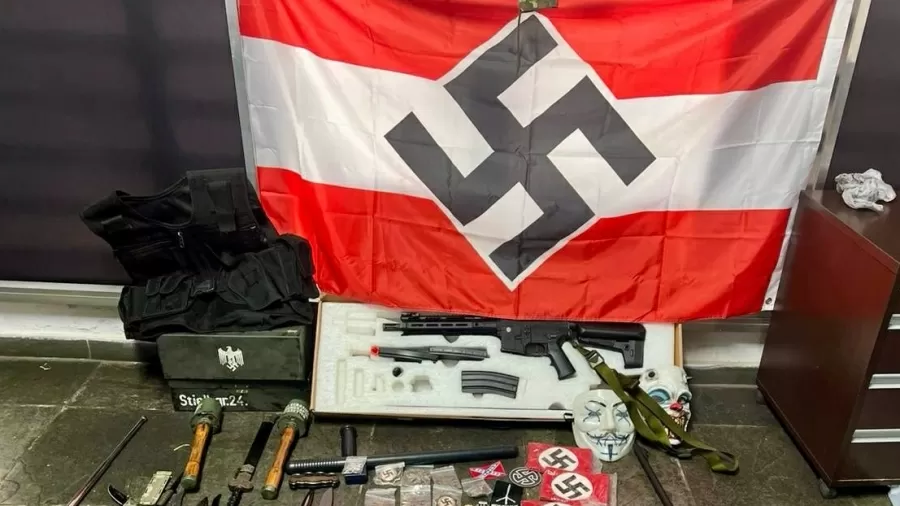 Polícia apreende armas e materiais com símbolos neonazistas em São Paulo