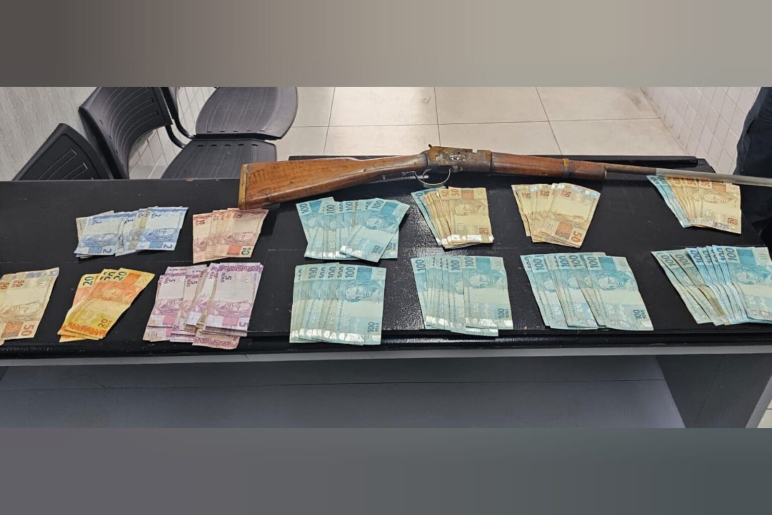 PM prende grupo suspeito de intimidar pessoas com arma no Marajó