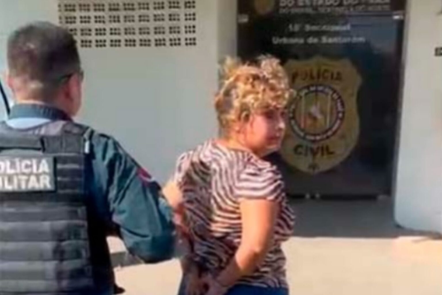 Mulher quebra medida protetiva e ameaça ex-companheiro com faca em Santarém
