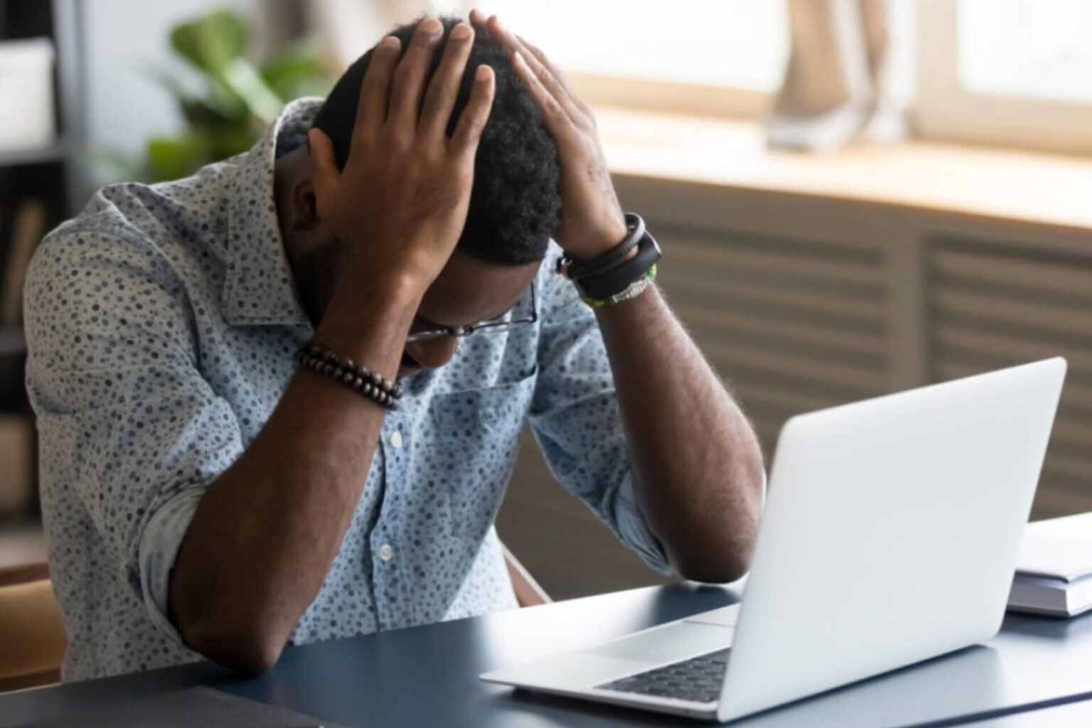 Saiba o que é e como evitar a Síndrome de Burnout