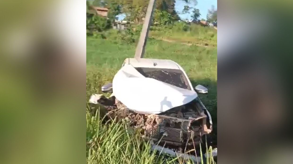 Caminhonete colide em microônibus na BR 230 perto de Anapu