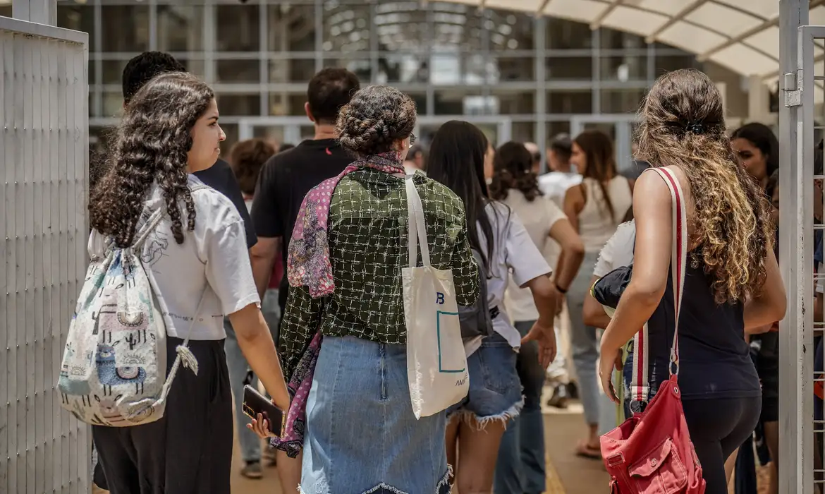 Inscritos no Enem 2024 têm até quarta-feira (19) para pagar taxa