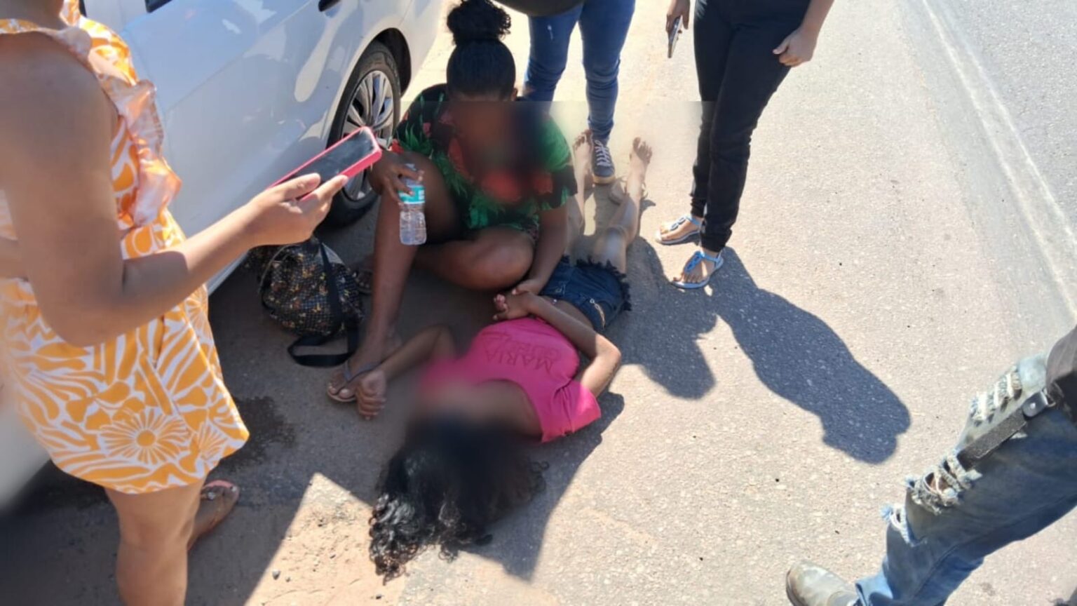 Motociclista colide com carro parado e fica ferida na BR-222 em Marabá