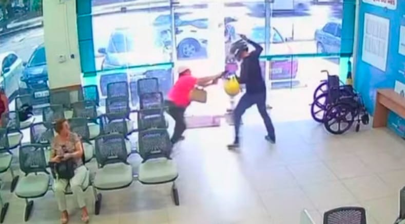 Passageira é agredida por motociclista de aplicativo após corrida por aplicativo