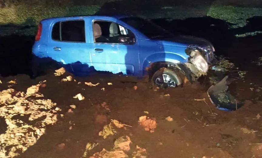 Motorista perde controle da direção e cai em lagoa em Altamira