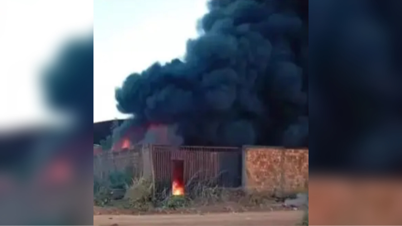 Incêndio atinge depósito de materiais recicláveis em Parauapebas