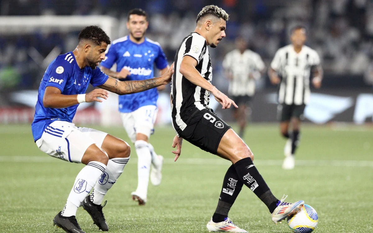 Botafogo perde e Flamengo pode assumir a liderança do Brasileirão 2024