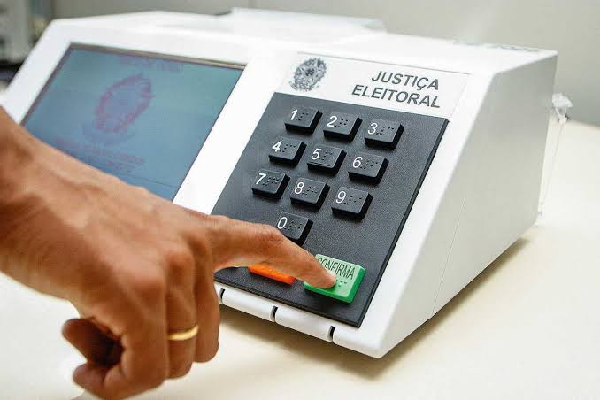 Políticos precisam sair de seus cargos para concorrer às eleições deste ano? Entenda