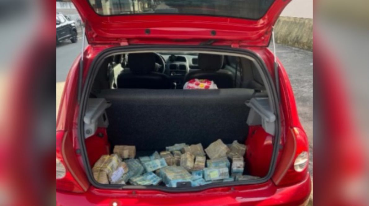 Vídeo: carro é abandonado com quase R$ 1 milhão, no Maranhão
