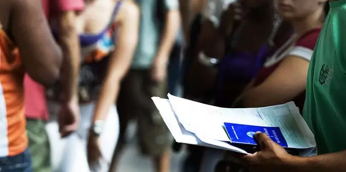 Desemprego cai para 6,9%, menor índice do trimestre desde 2014