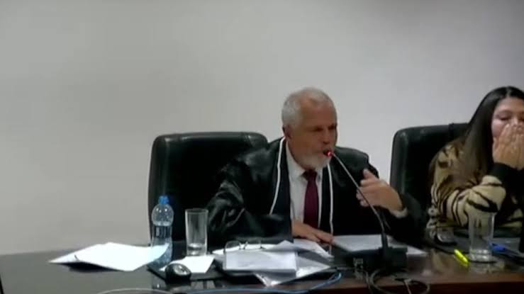 Desembargador diz que mulheres ‘estão loucas atrás de homem’