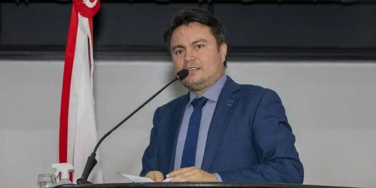 Deputado pede perdão por confusão em igreja no Pará