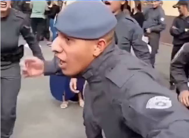 VÍDEO: Policiais cantam música celebrando massacre do Carandiru
