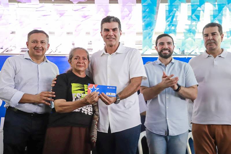 Governador Helder Barbalho faz a maior entrega de benefício habitacional da história no Pará