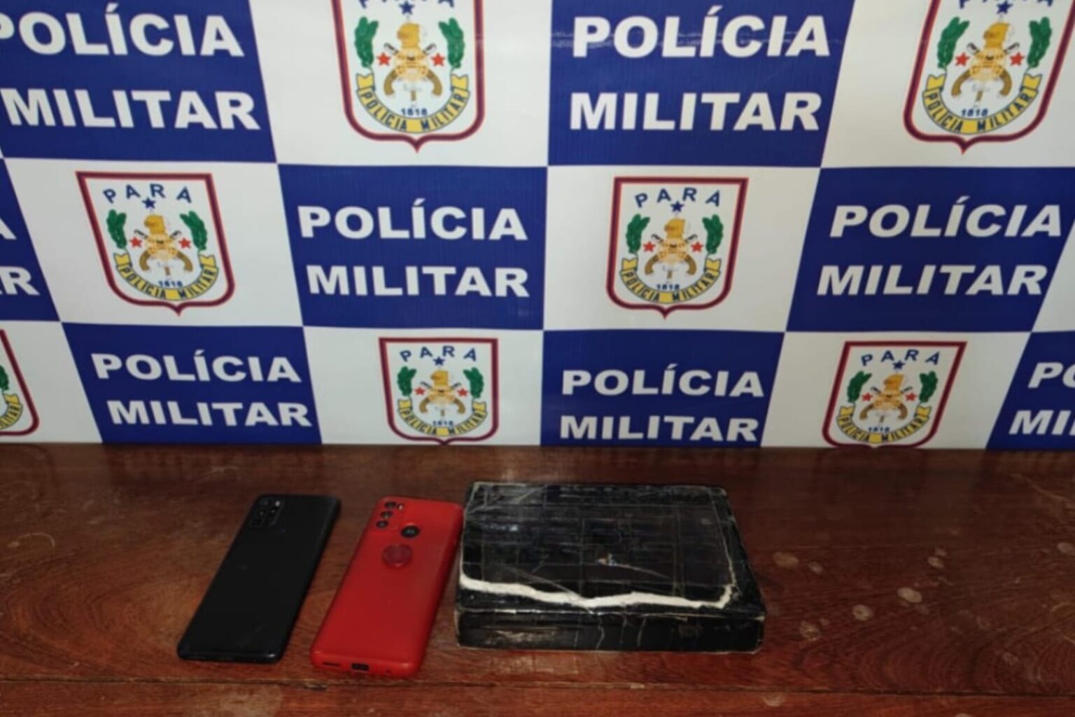 Dupla em moto colide contra poste durante fuga da polícia em Santana do Araguaia